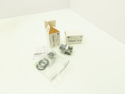Allen Bradley 800T-H2A Selector Switch 2 Position Maintained 30mm Lot 2