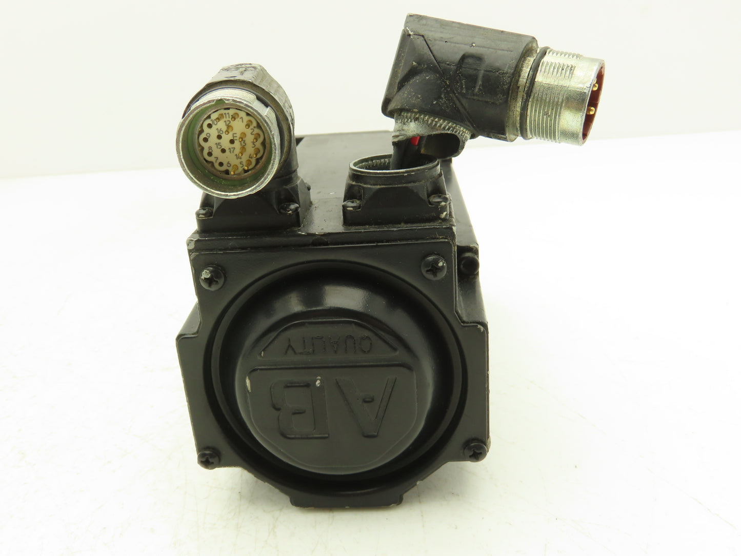Allen Bradley MPL-B330P-MK72AA AC Servo Motor 5000 RPM 460V 3PH READ