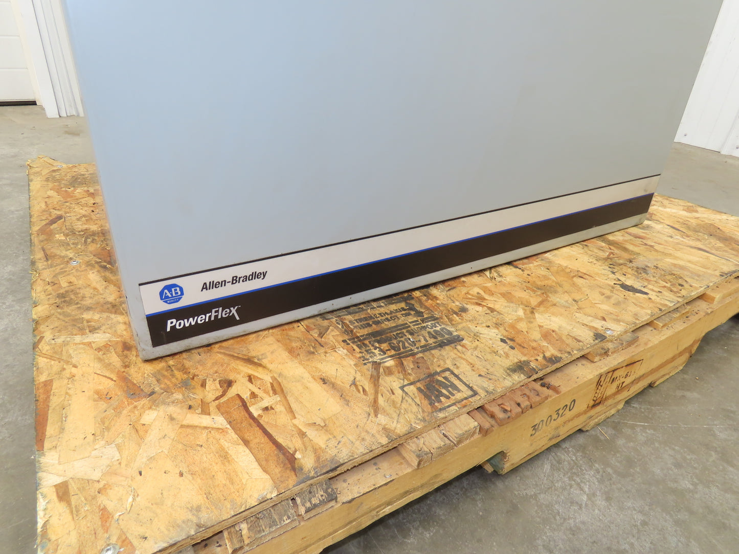 Allen Bradley 22C-D072A103 Powerflex 400 AC Drive VFD 50Hp 460V 3Ph Enclosure