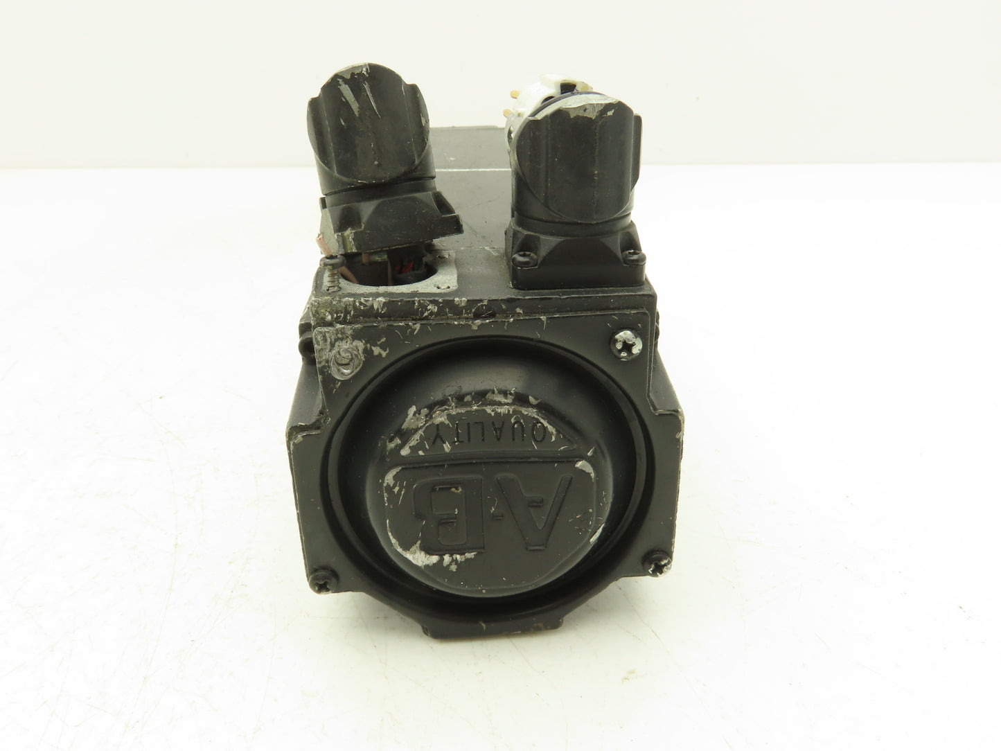 Allen Bradley MPL-B330P-MJ74AA AC Servo Motor 5000 RPM 460V 3PH READ