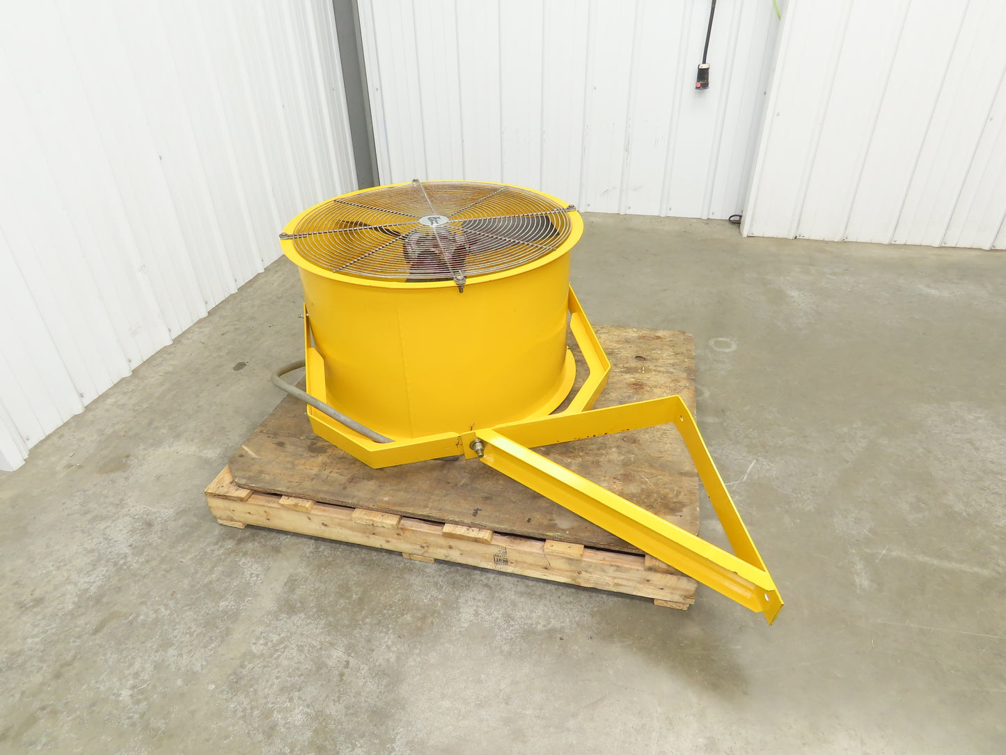 Big Ass 002991-241 Industrial Wall Mount Fan 30" Dia 1Hp 629fpm 230/460V