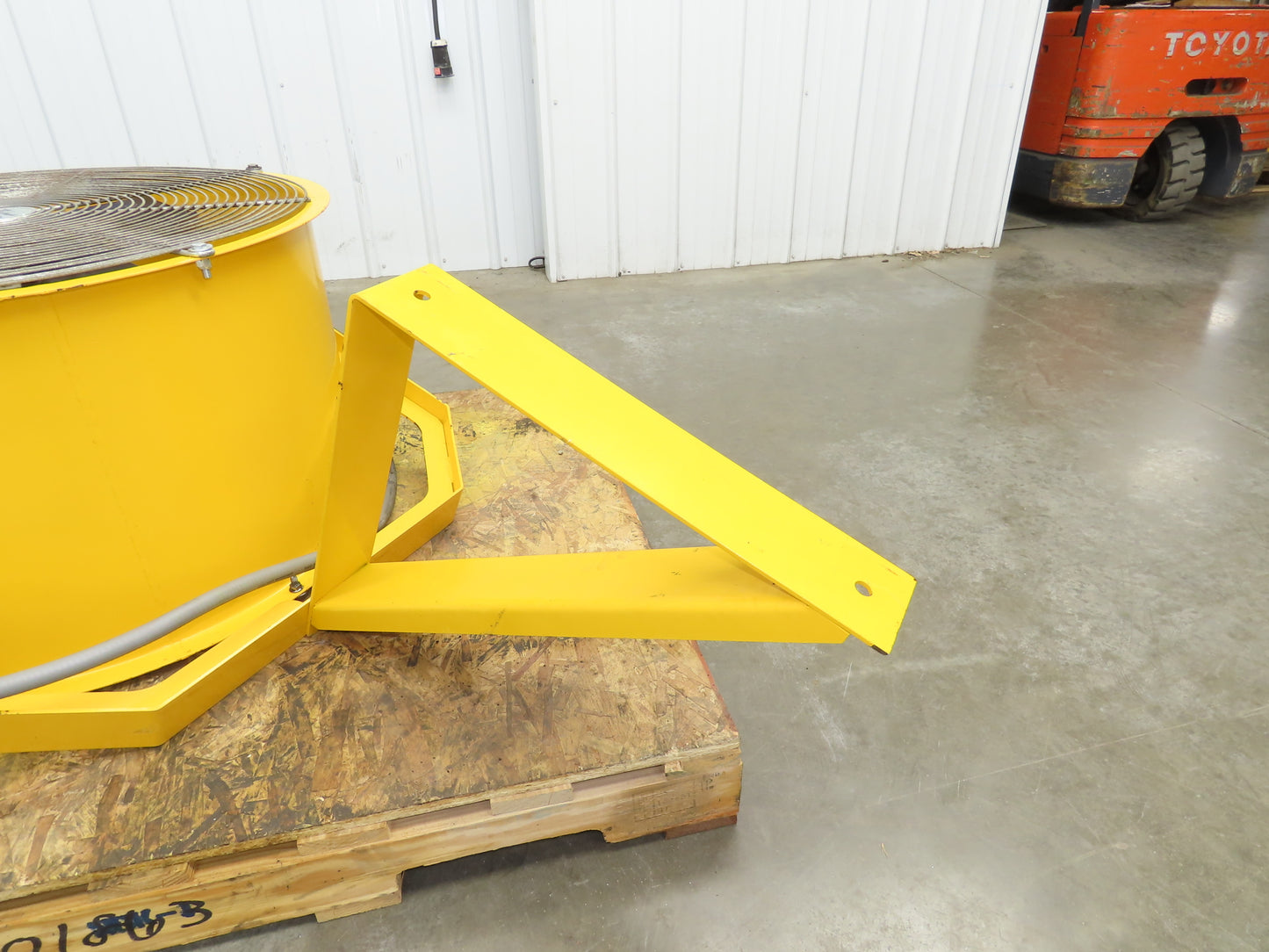 Big Ass 002991-241 Industrial Wall Mount Fan 30" Dia 1Hp 629fpm 230/460V