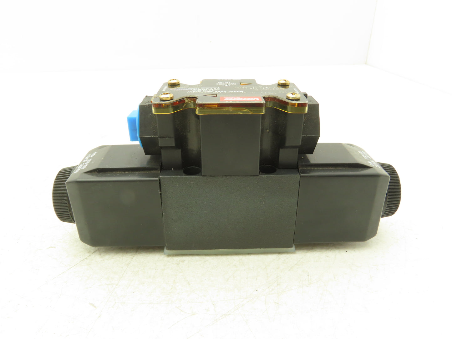 Vickers DG4V-3-2C-M-FTWL-B6-60 Hydraulic Directional Solenoid Valve 120VAC -READ