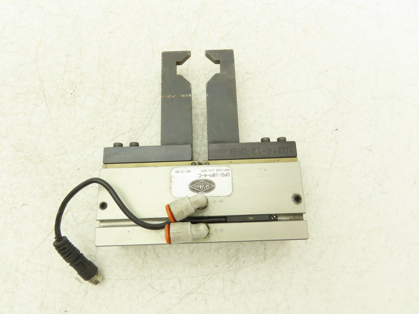 De-Sta-Co DPG-10M-4-C Pneumatic 2-Jaw Parallel Gripper Cylinder 1" Stroke 50lbf