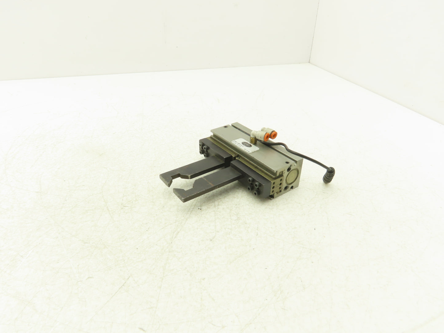 De-Sta-Co DPG-10M-4-C Pneumatic 2-Jaw Parallel Gripper Cylinder 1" Stroke 50lbf