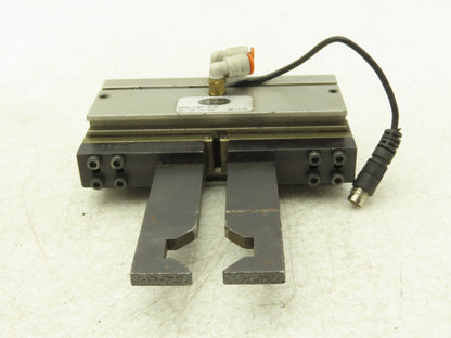 De-Sta-Co DPG-10M-4-C Pneumatic 2-Jaw Parallel Gripper Cylinder 1" Stroke 50lbf