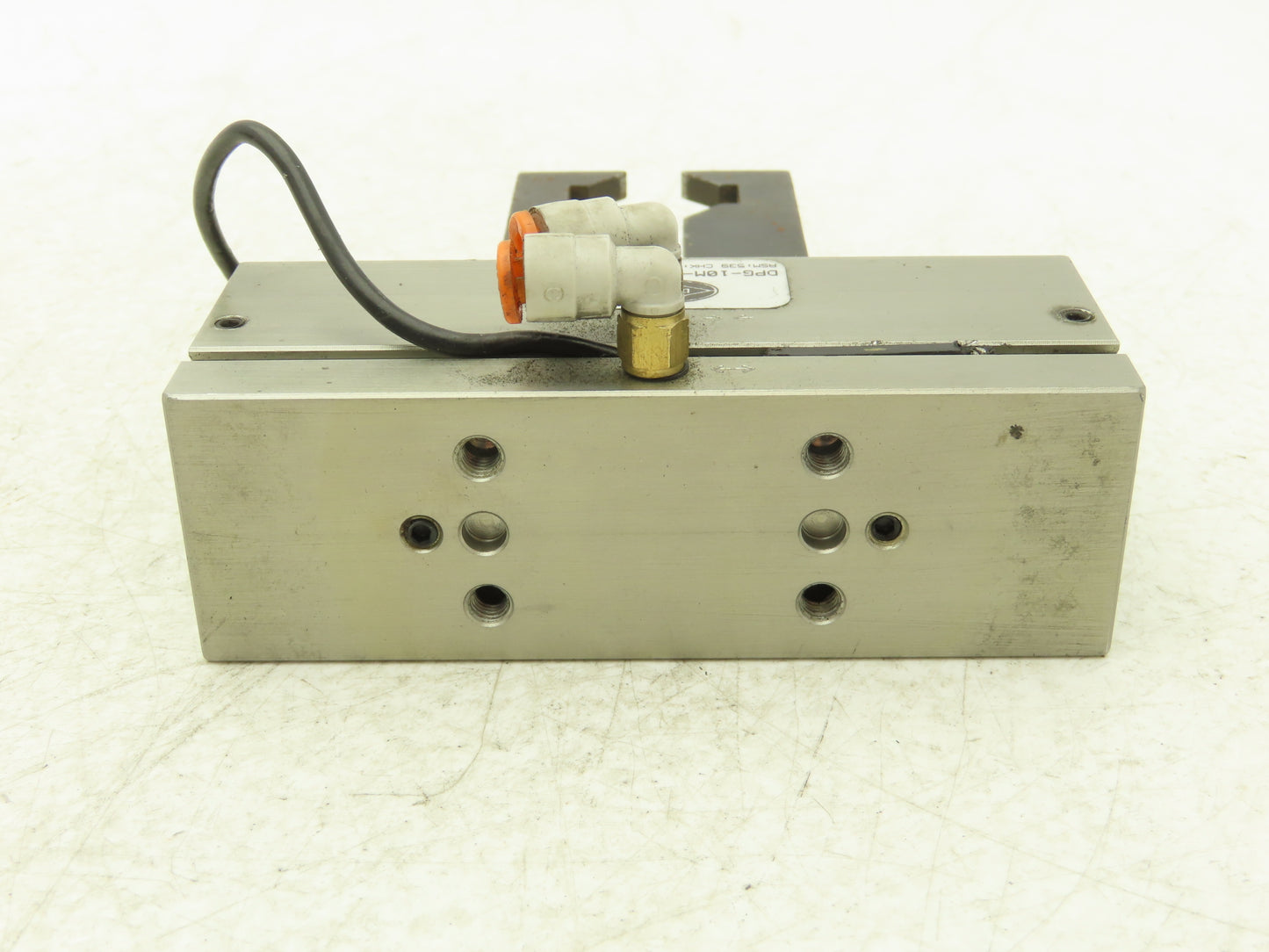 De-Sta-Co DPG-10M-4-C Pneumatic 2-Jaw Parallel Gripper Cylinder 1" Stroke 50lbf