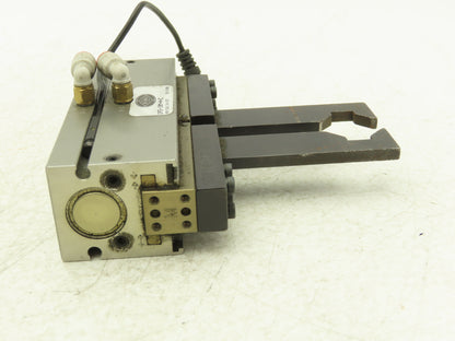 De-Sta-Co DPG-10M-4-C Pneumatic 2-Jaw Parallel Gripper Cylinder 1" Stroke 50lbf