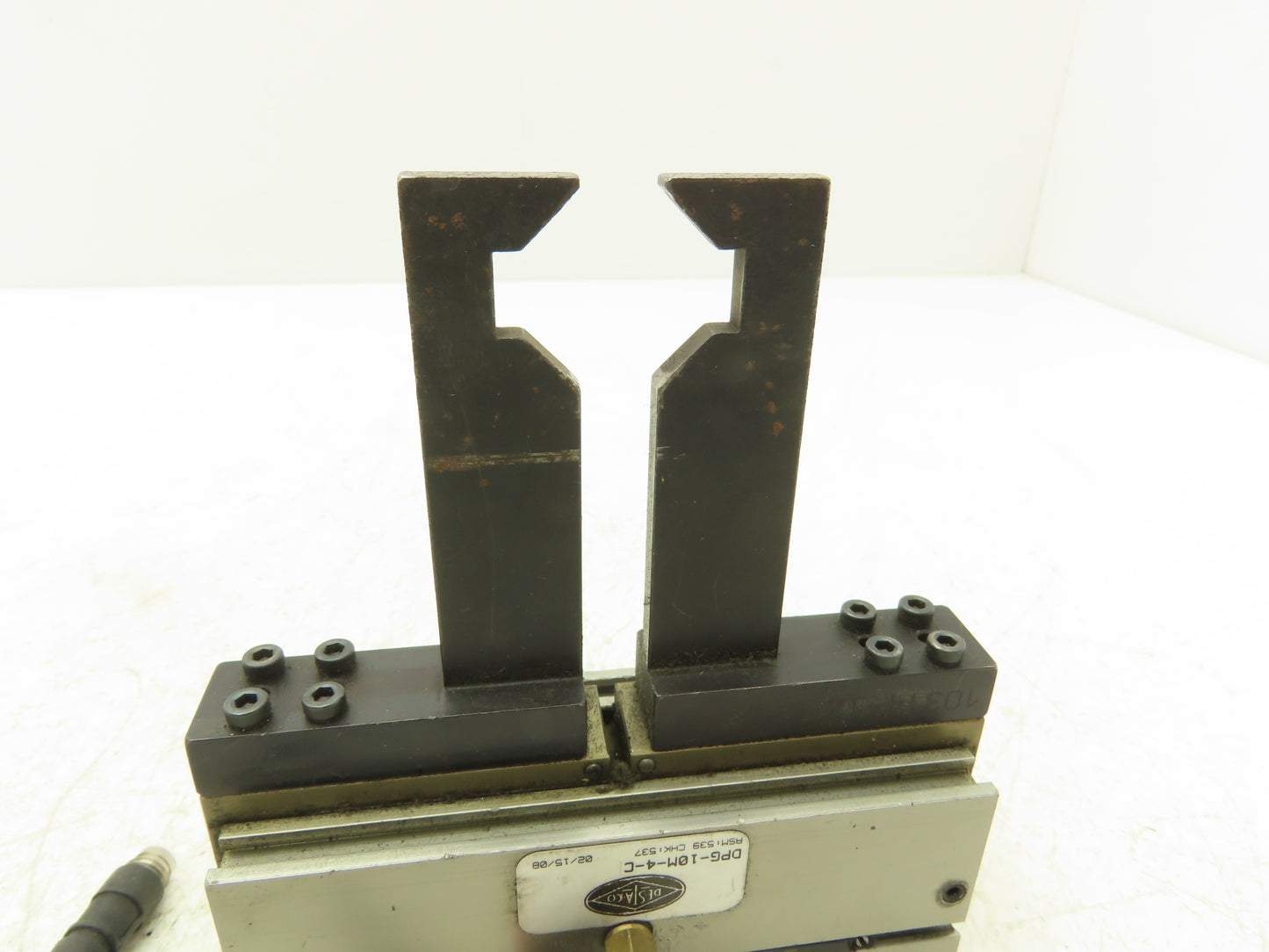 De-Sta-Co DPG-10M-4-C Pneumatic 2-Jaw Parallel Gripper Cylinder 1" Stroke 50lbf