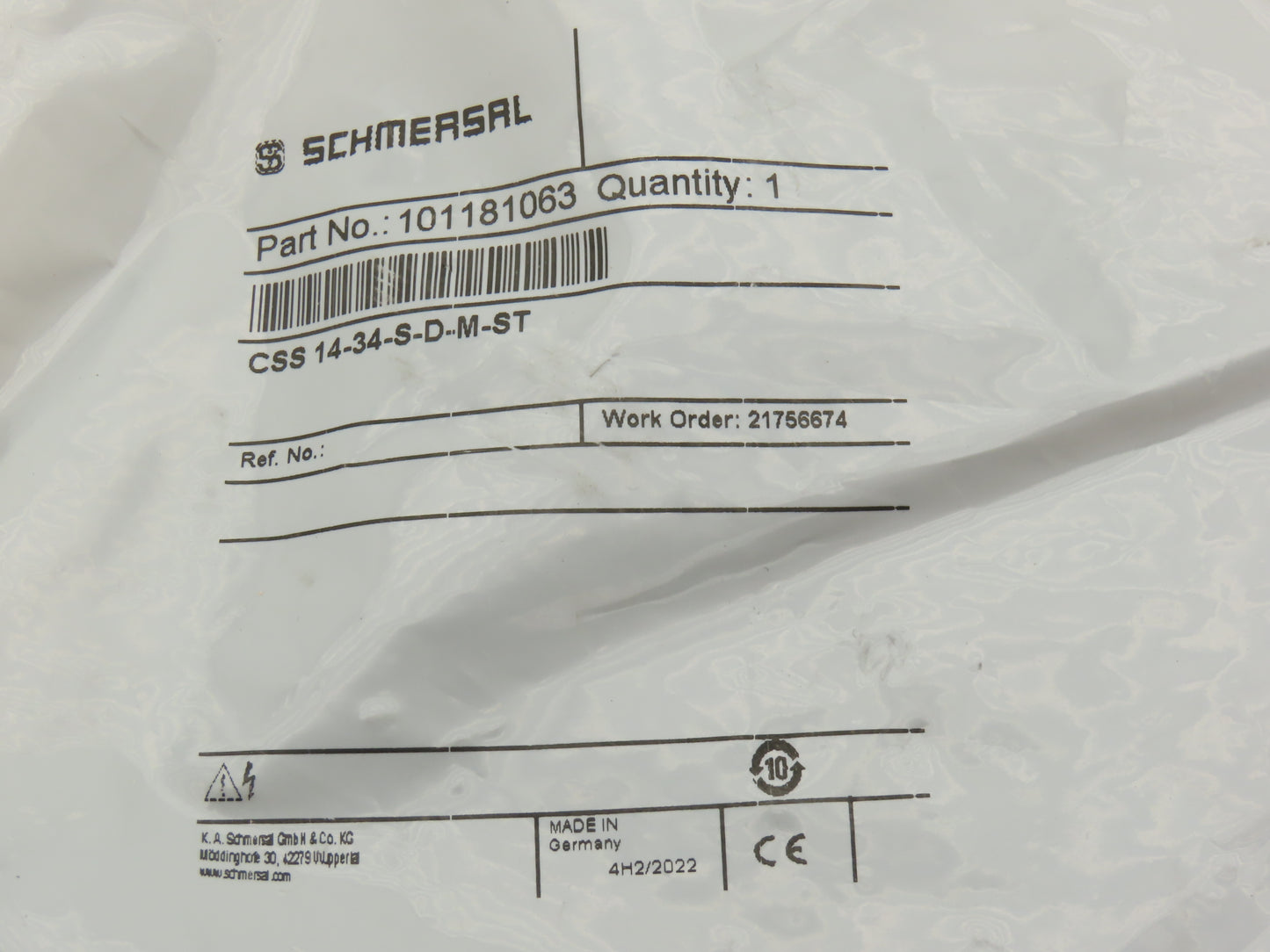 Schmersal 101181063 Magnet Safety Sensor Non Contact CSS 14-34-S-D-M-ST