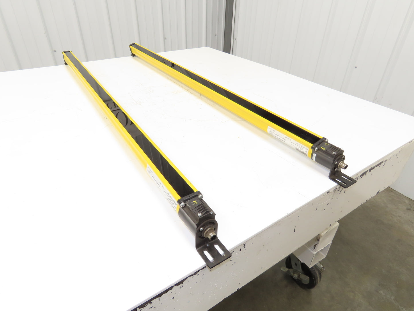 Allen Bradley GuardShield Safety Light Curtain Transmitter/Receiver Set 1120mm