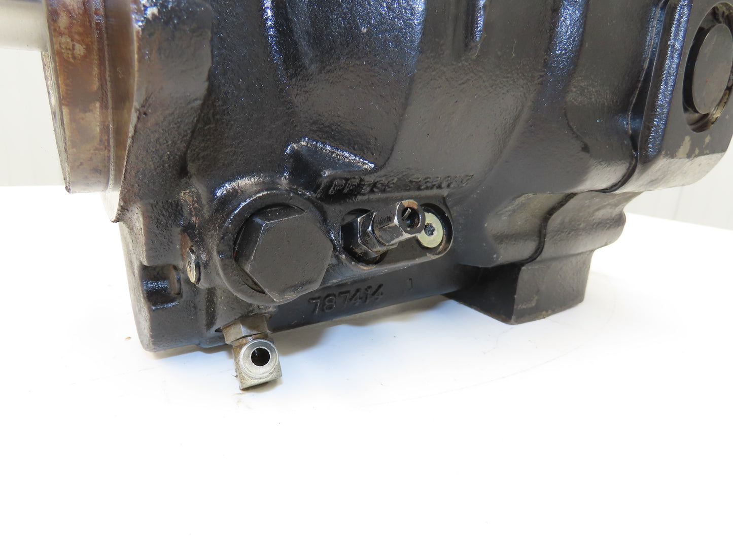 Parker PAVC100R521 Variable Hydraulic Piston Pump 100cm³/rev 3000 PSI 31-47 GPM