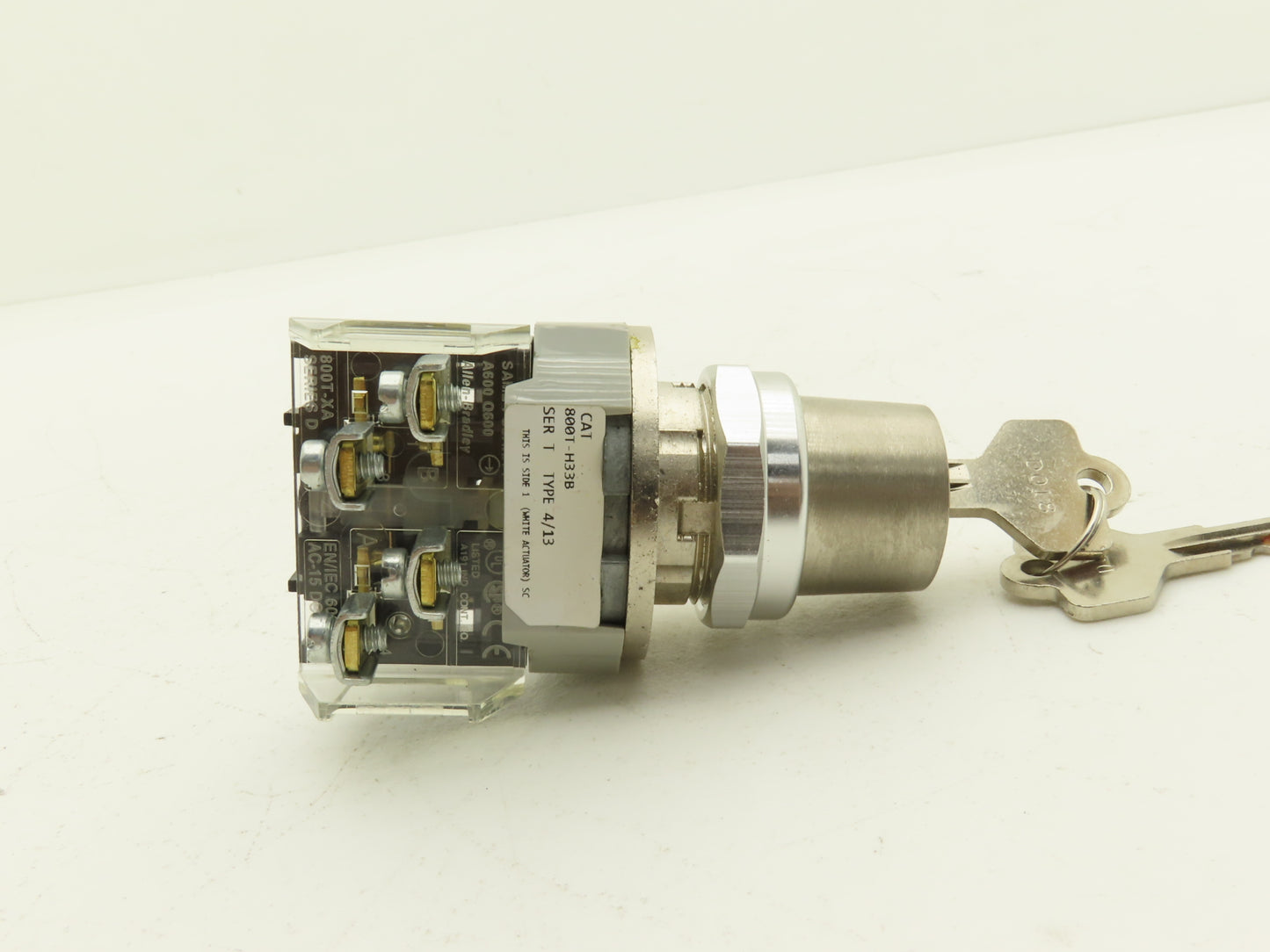 Allen Bradley 800T-H33B Cylinder Lock Selector Switch 2 Position Keyed Ser T