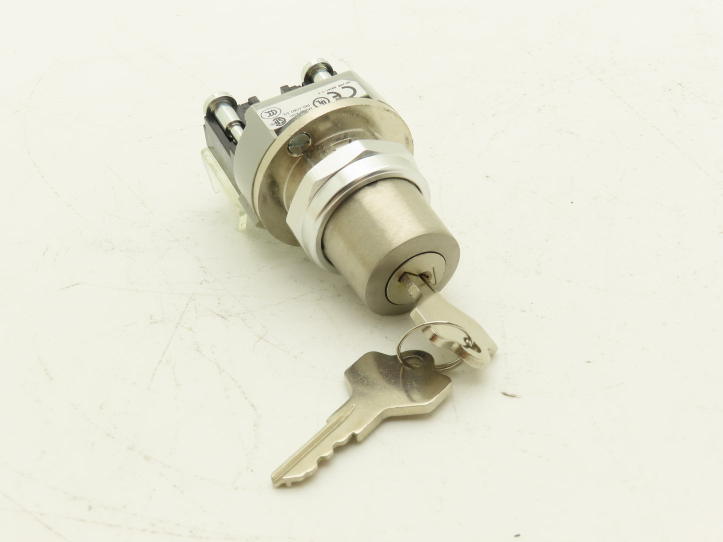 Allen Bradley 800T-H33B Cylinder Lock Selector Switch 2 Position Keyed Ser T