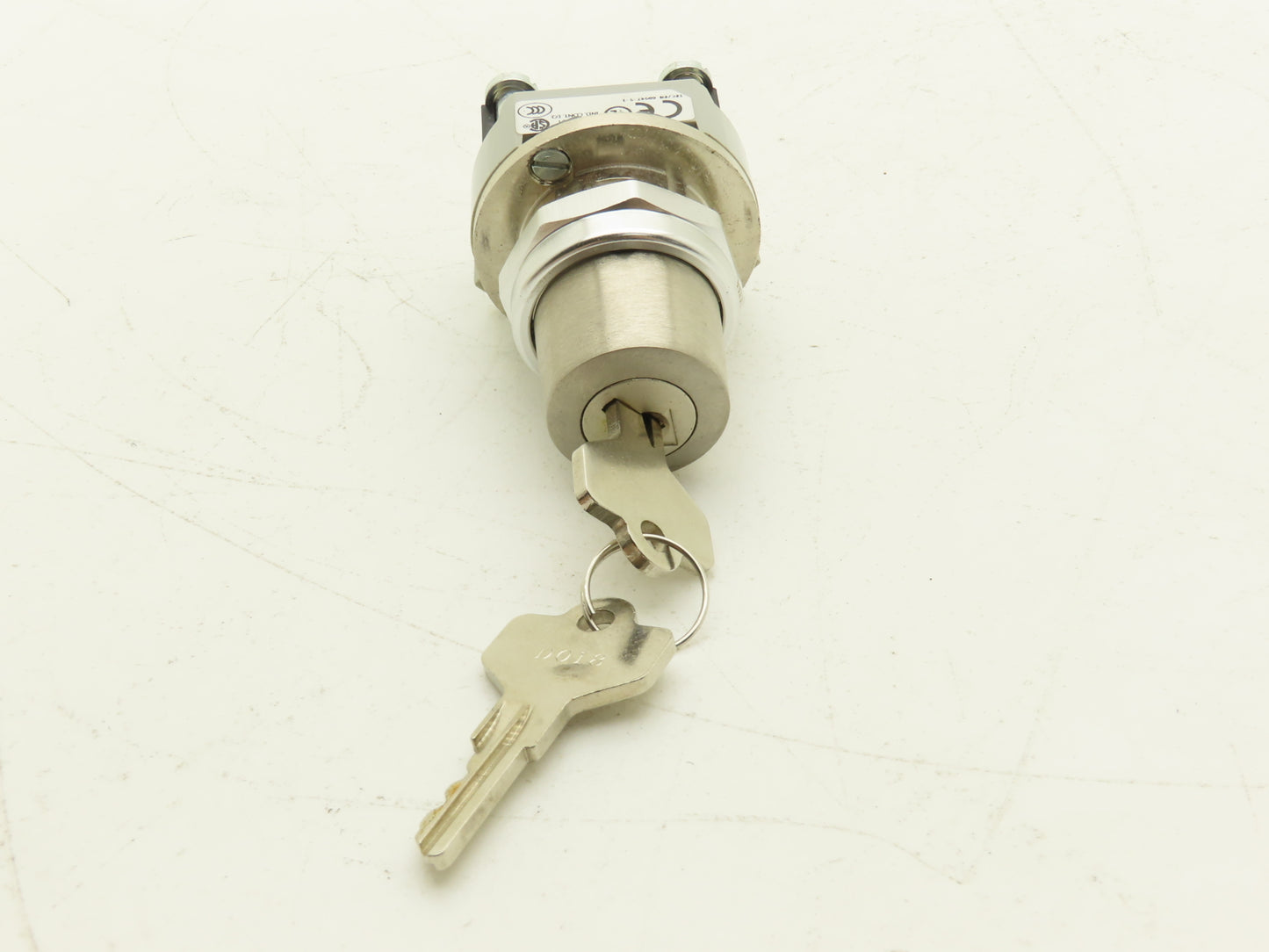 Allen Bradley 800T-H33B Cylinder Lock Selector Switch 2 Position Keyed Ser T