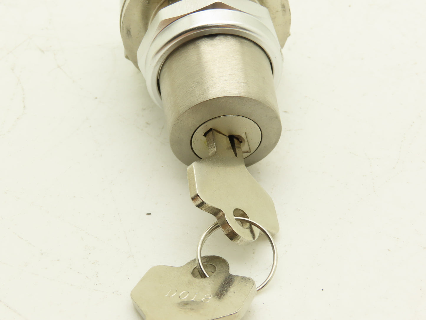 Allen Bradley 800T-H33B Cylinder Lock Selector Switch 2 Position Keyed Ser T