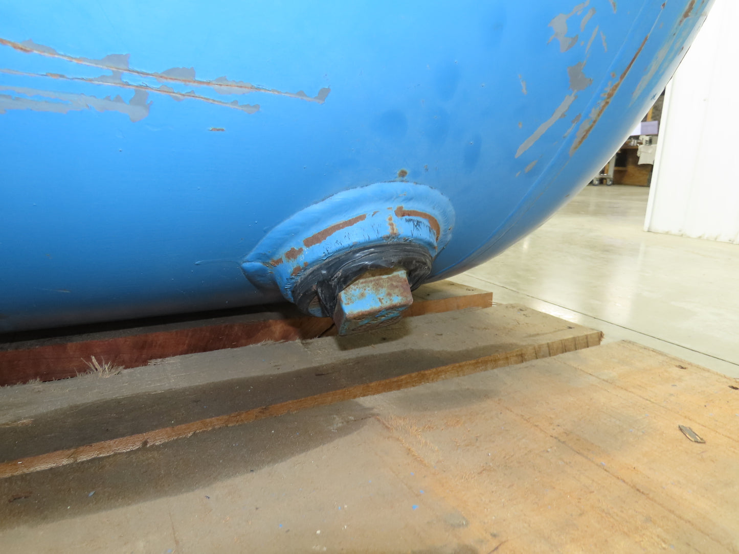 Manchester Vertical Compressed Air Receiver Tank 200 Gallon 200 PSI 30"x 81"