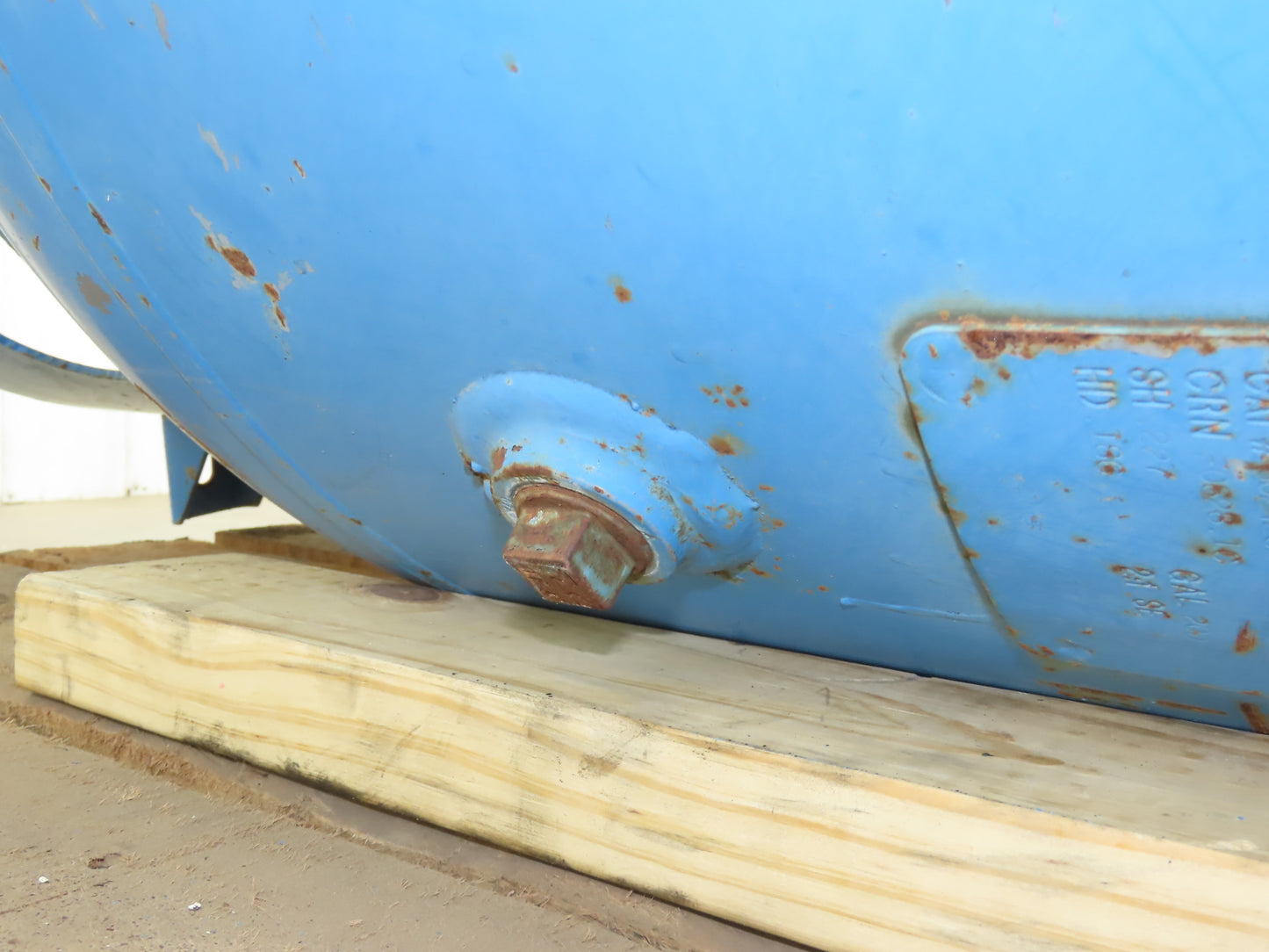 Manchester Vertical Compressed Air Receiver Tank 200 Gallon 200 PSI 30"x 81"