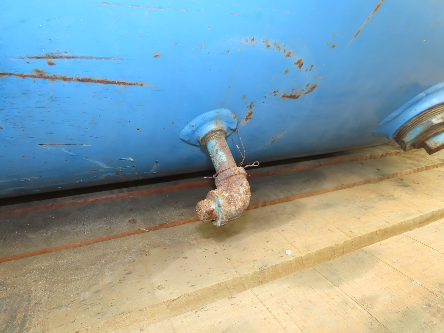 Manchester Vertical Compressed Air Receiver Tank 200 Gallon 200 PSI 30"x 81"