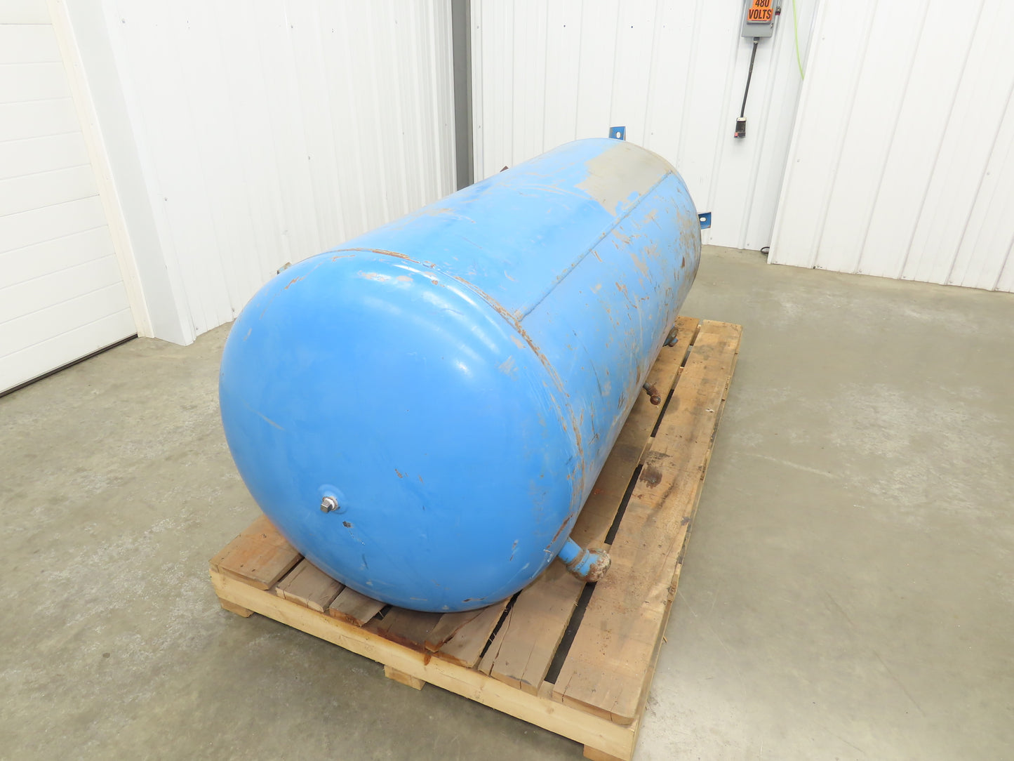 Manchester Vertical Compressed Air Receiver Tank 200 Gallon 200 PSI 30"x 81"