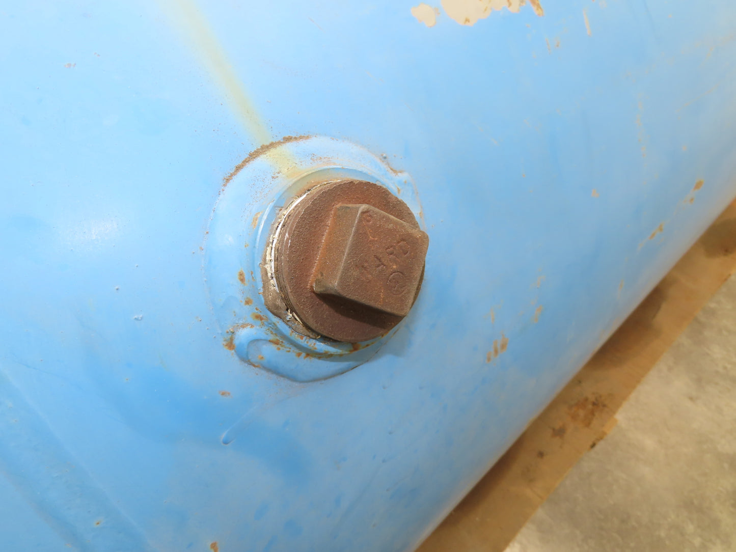 Manchester Vertical Compressed Air Receiver Tank 200 Gallon 200 PSI 30"x 81"