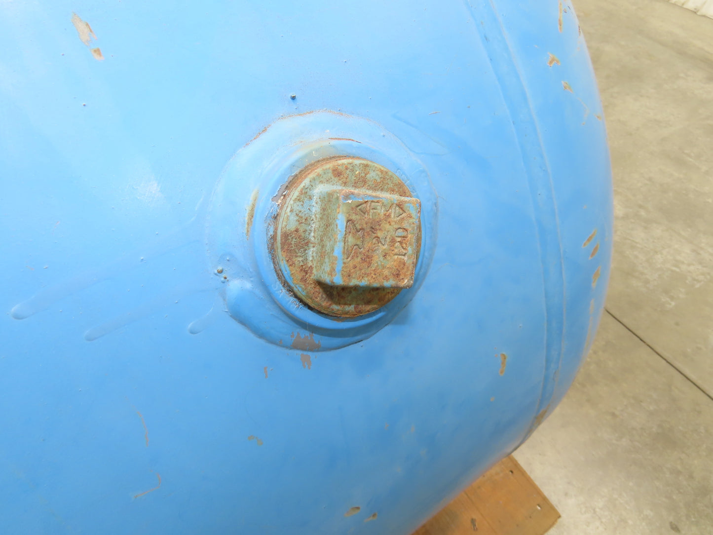 Manchester Vertical Compressed Air Receiver Tank 200 Gallon 200 PSI 30"x 81"
