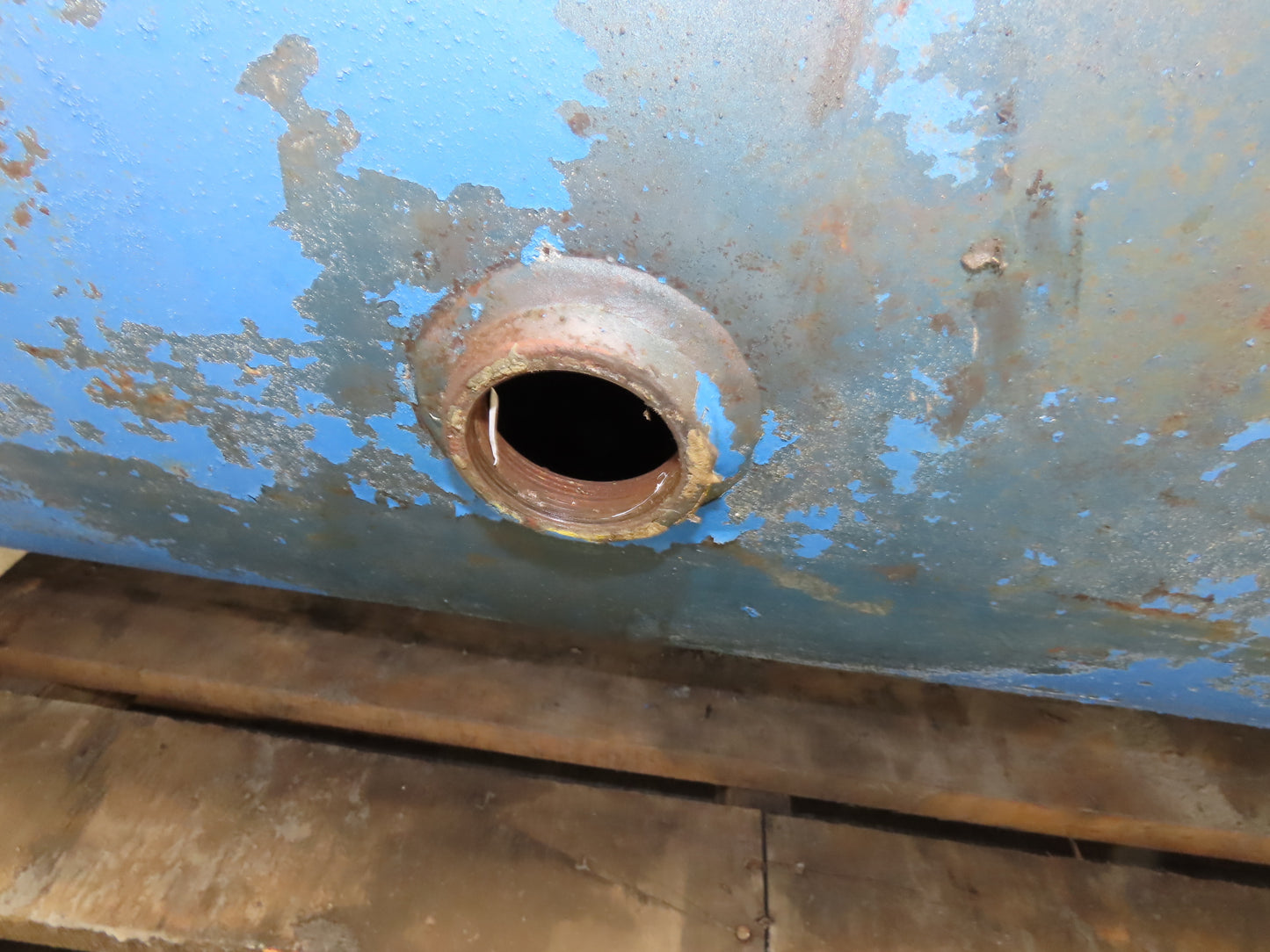Manchester Vertical Compressed Air Receiver Tank 240 Gallon 200 PSI 30"x 93"