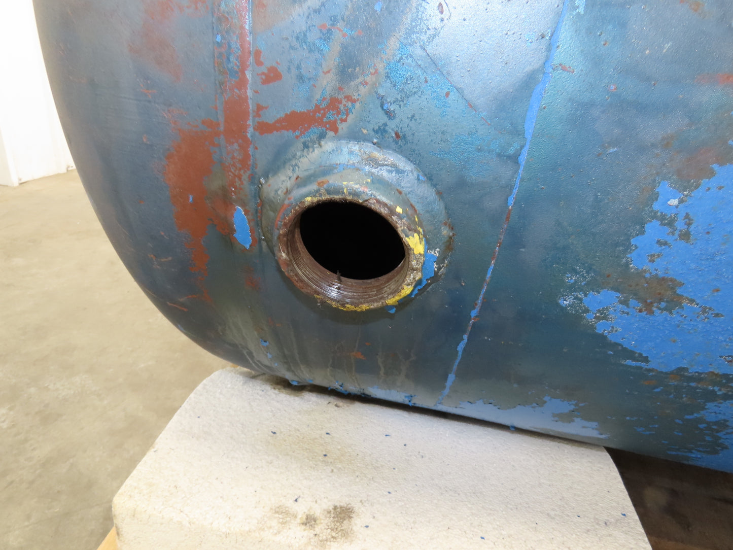 Manchester Vertical Compressed Air Receiver Tank 240 Gallon 200 PSI 30"x 93"