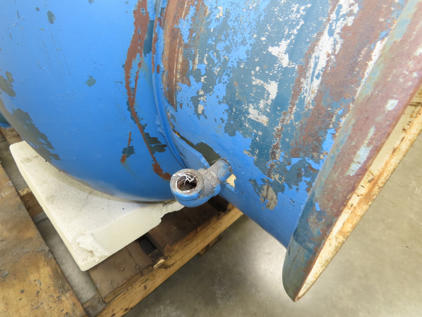 Manchester Vertical Compressed Air Receiver Tank 240 Gallon 200 PSI 30"x 93"