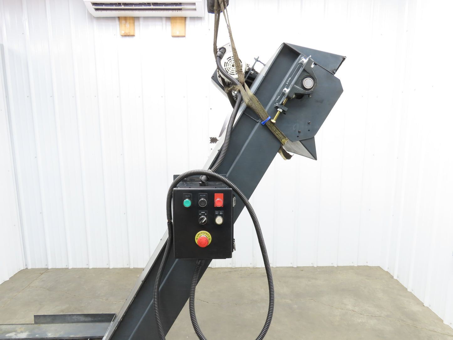 Chip Conveyor Scraper Chain w/Coolant Filters 25"x 38" Infeed 56"H 230V 3PH