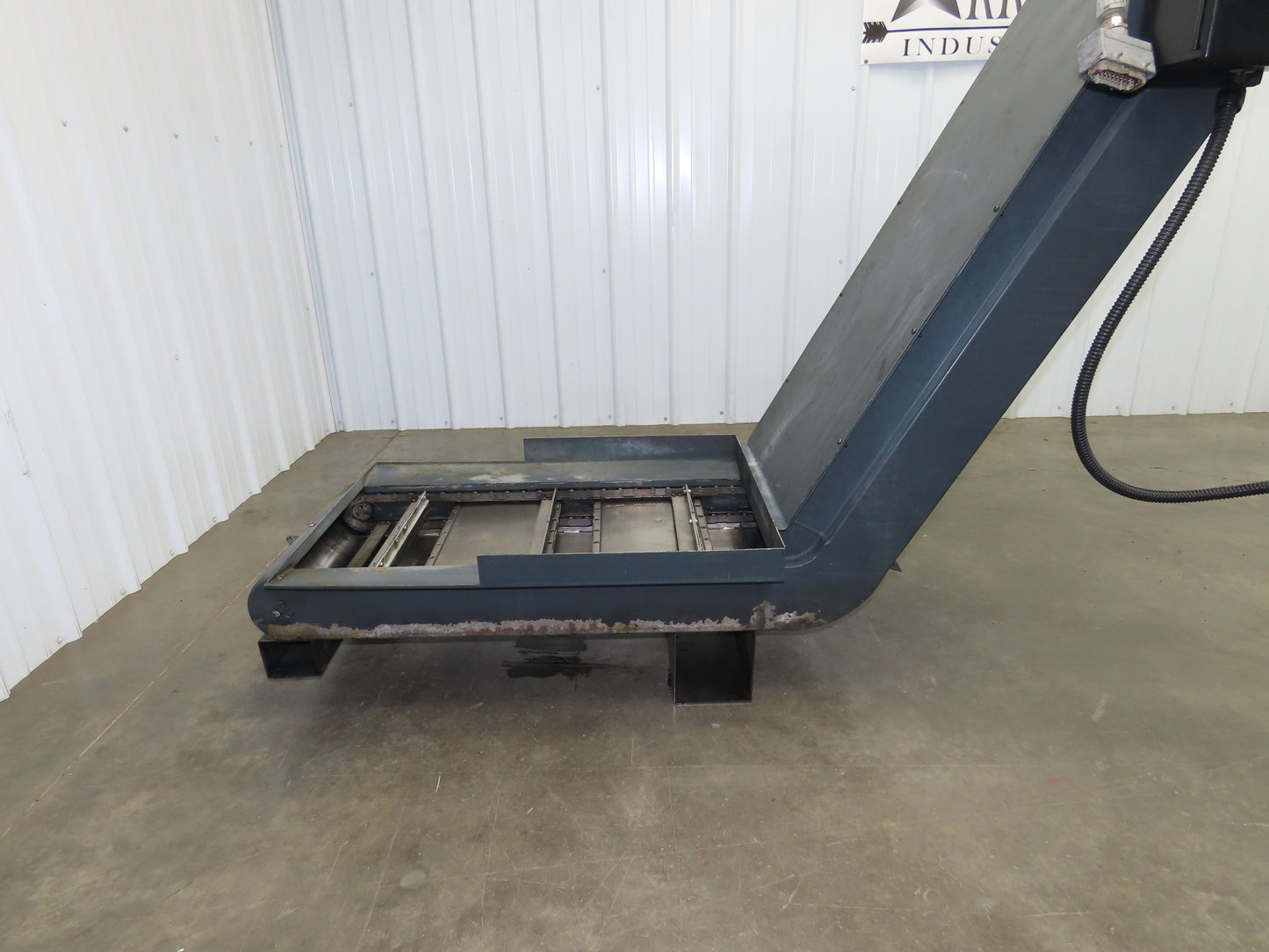 Chip Conveyor Scraper Chain w/Coolant Filters 25"x 38" Infeed 56"H 230V 3PH