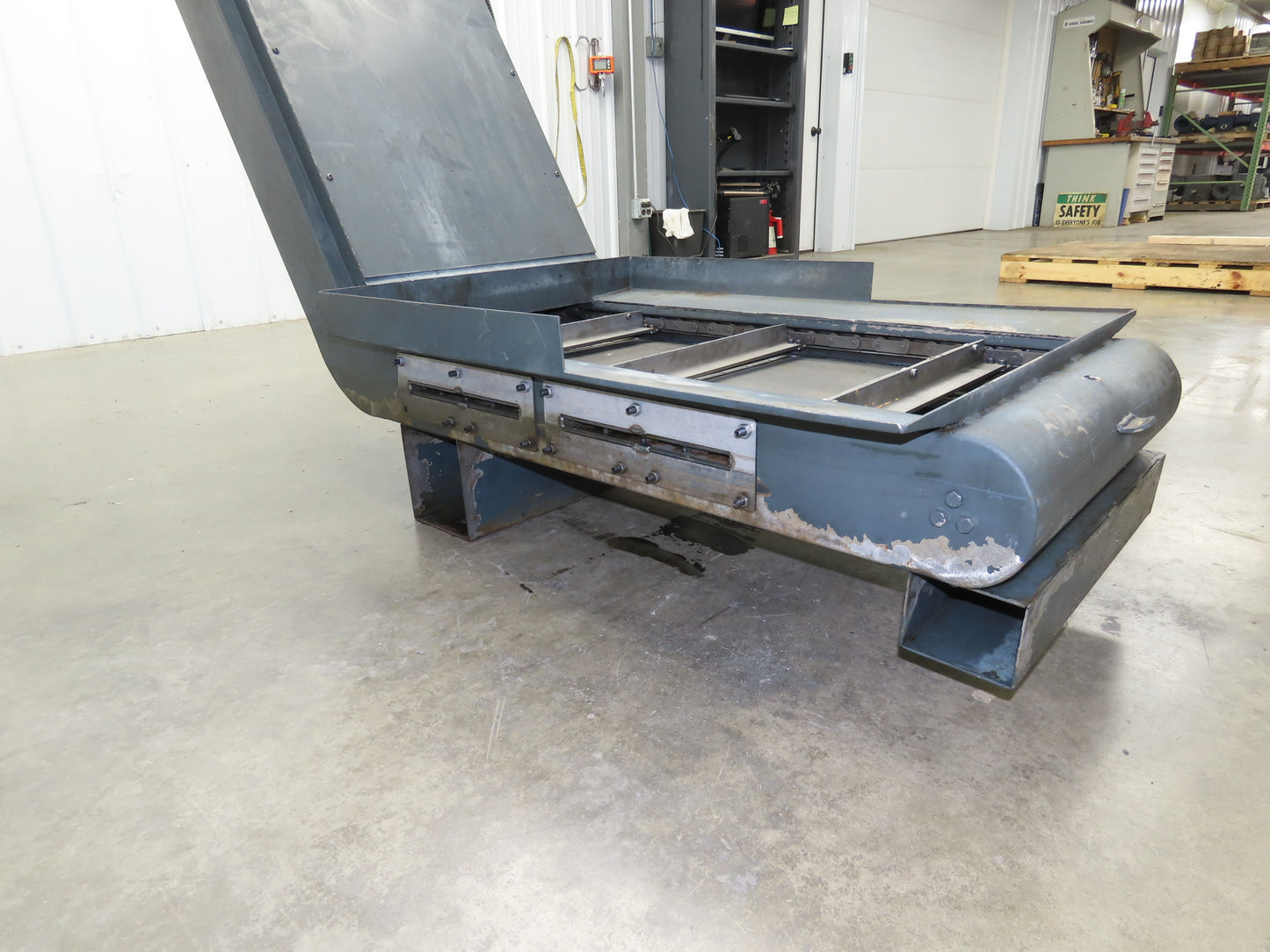 Chip Conveyor Scraper Chain w/Coolant Filters 25"x 38" Infeed 56"H 230V 3PH