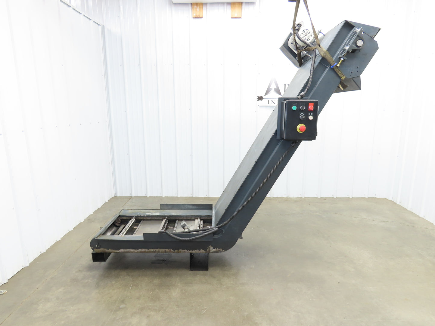 Chip Conveyor Scraper Chain w/Coolant Filters 25"x 38" Infeed 56"H 230V 3PH