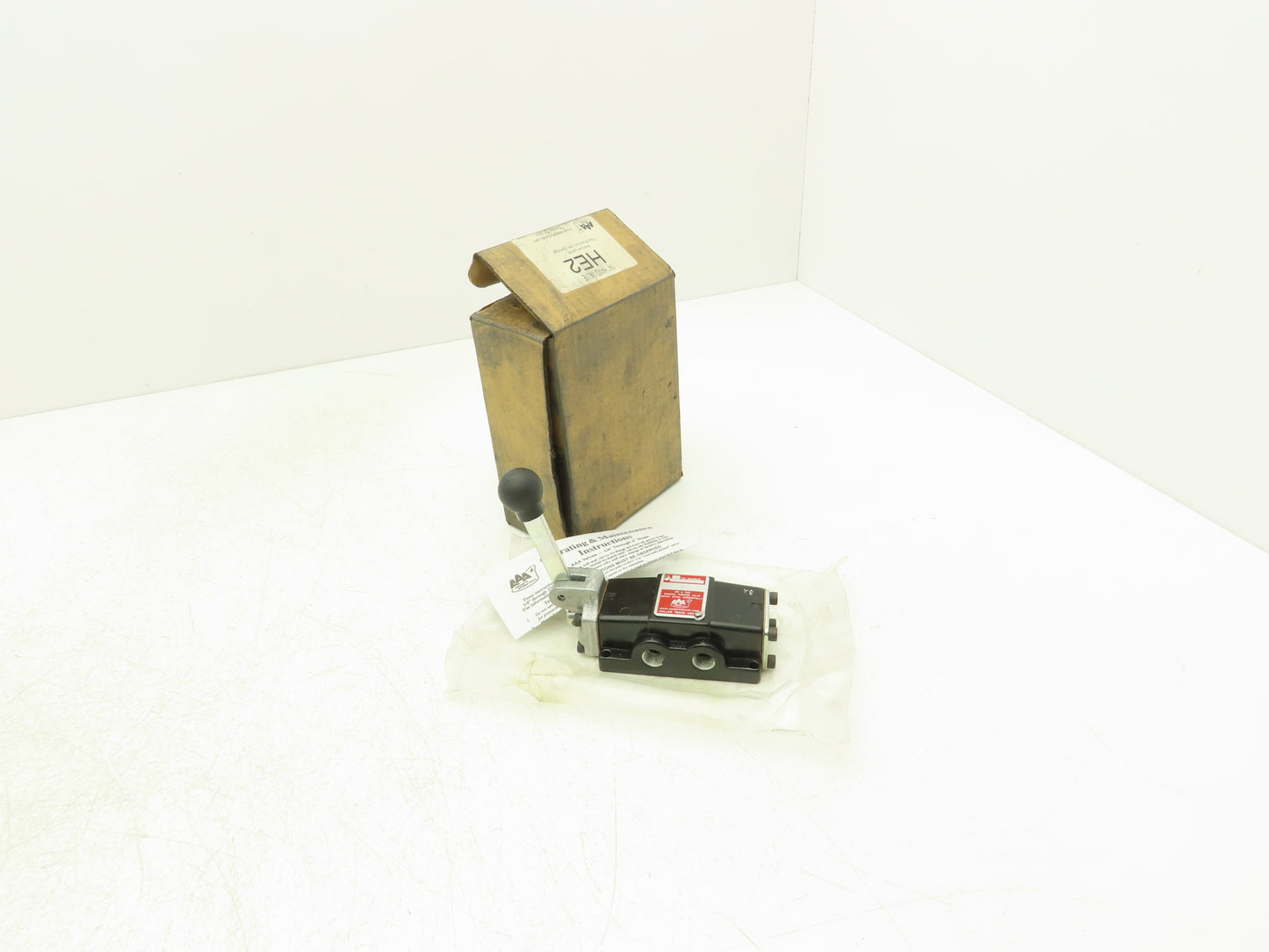 AAA Products HE2 Manual Valve 2 Position Manual Return 1/4"NPTF