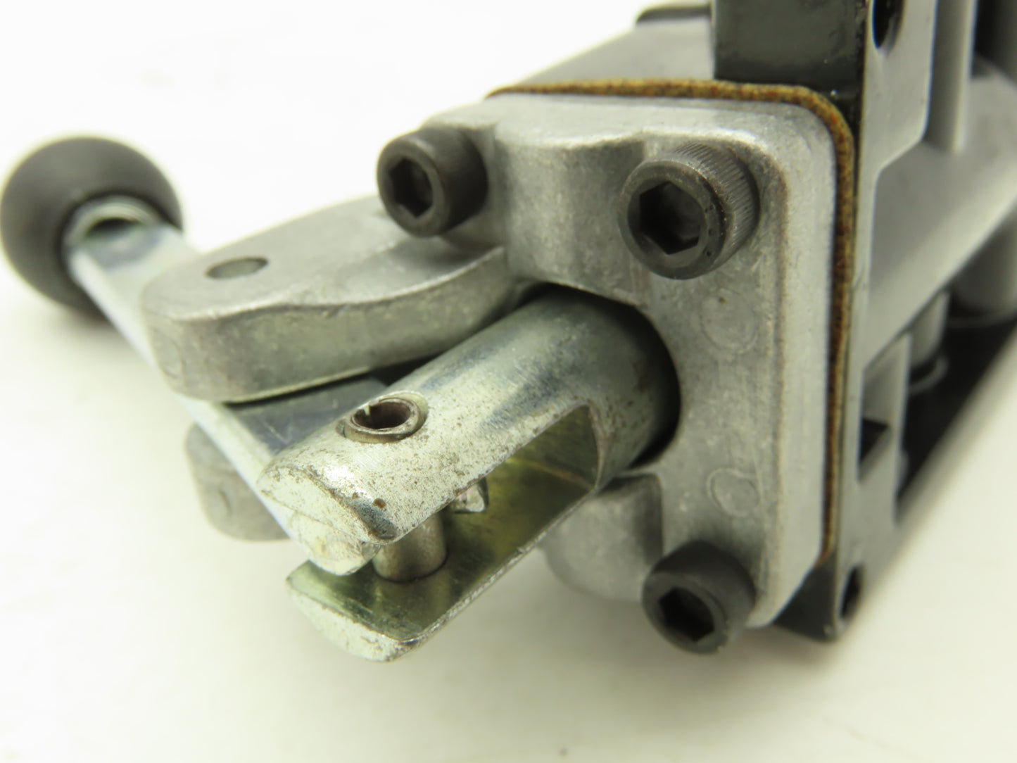 AAA Products HE2 Manual Valve 2 Position Manual Return 1/4"NPTF