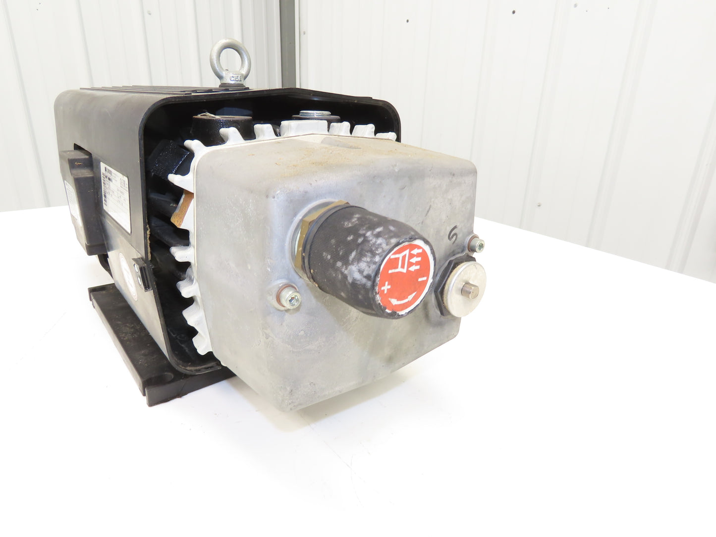 Busch SV 1040 C 00 Rotary Vane Vacuum Pump 120mbar 48m³/h 1.6Hp 200-277/480V 3PH