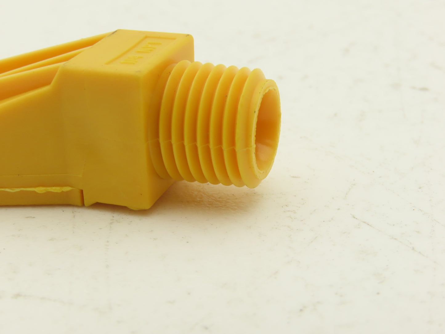 Windjet 727-15 Flat Fan Air Nozzle Yellow Plastic 1/4"BSPT AAB727-1/4-15