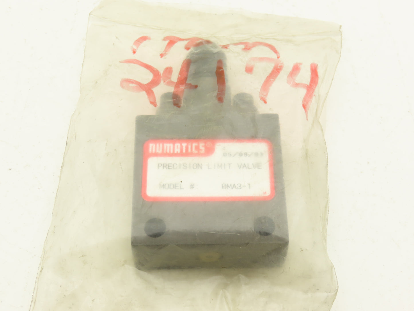 Numatics Numatrol 0MA3-1 Pneumatic Limit Valve 3-Way Plunger 150 PSI 1/8" NPT