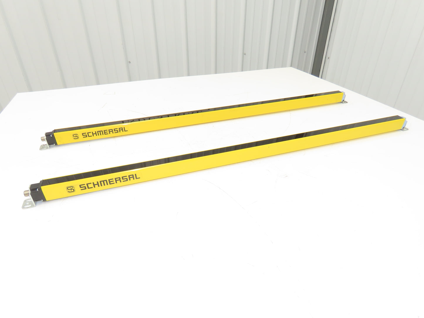 Schmersal SLC440COM-ER-0890-14 Safety Light Curtain Transmitter & Receiver Set