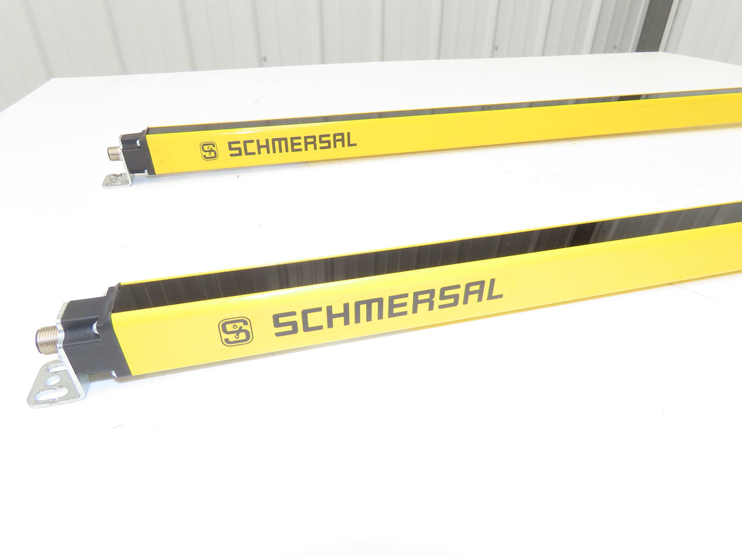 Schmersal SLC440COM-ER-0890-14 Safety Light Curtain Transmitter & Receiver Set