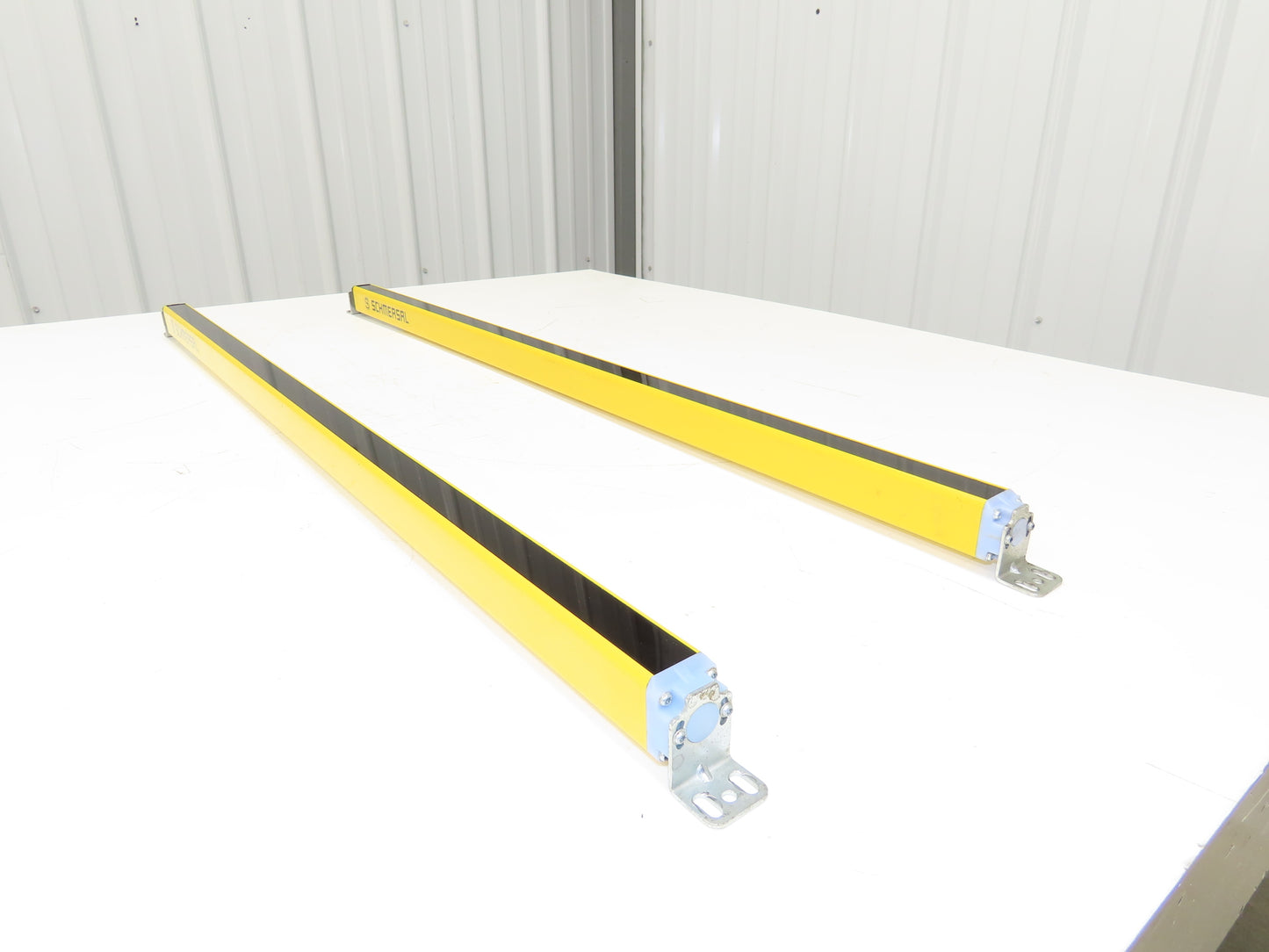 Schmersal SLC440COM-ER-0890-14 Safety Light Curtain Transmitter & Receiver Set