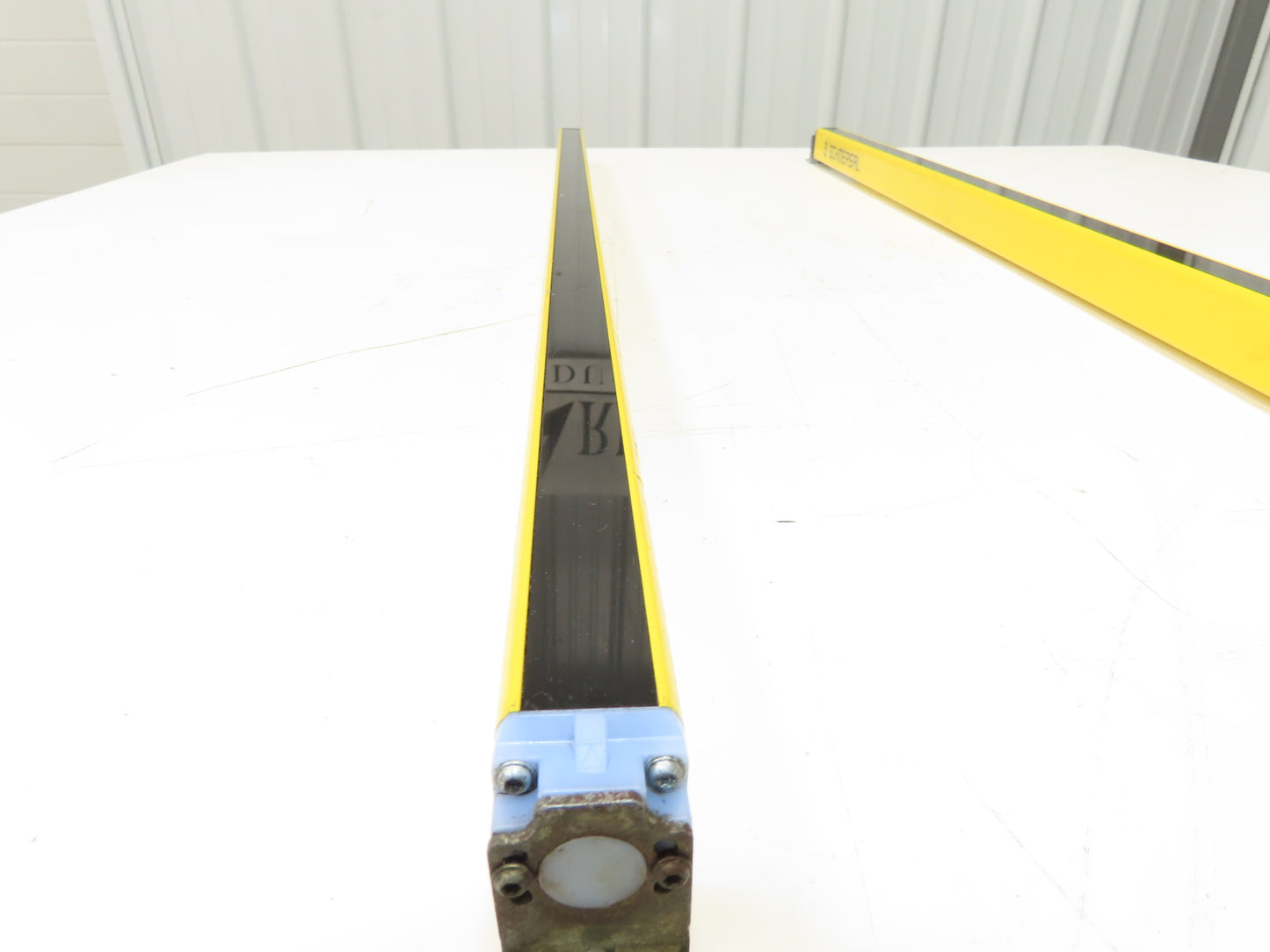Schmersal SLC440COM-ER-0890-14 Safety Light Curtain Transmitter & Receiver Set