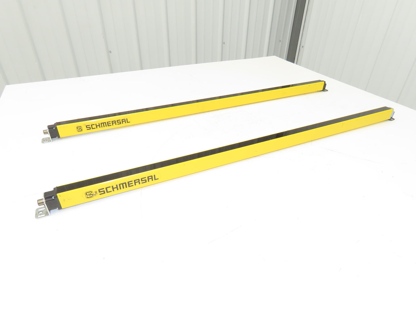 Schmersal SLC440COM-ER-0890-14 Safety Light Curtain Transmitter & Receiver Set
