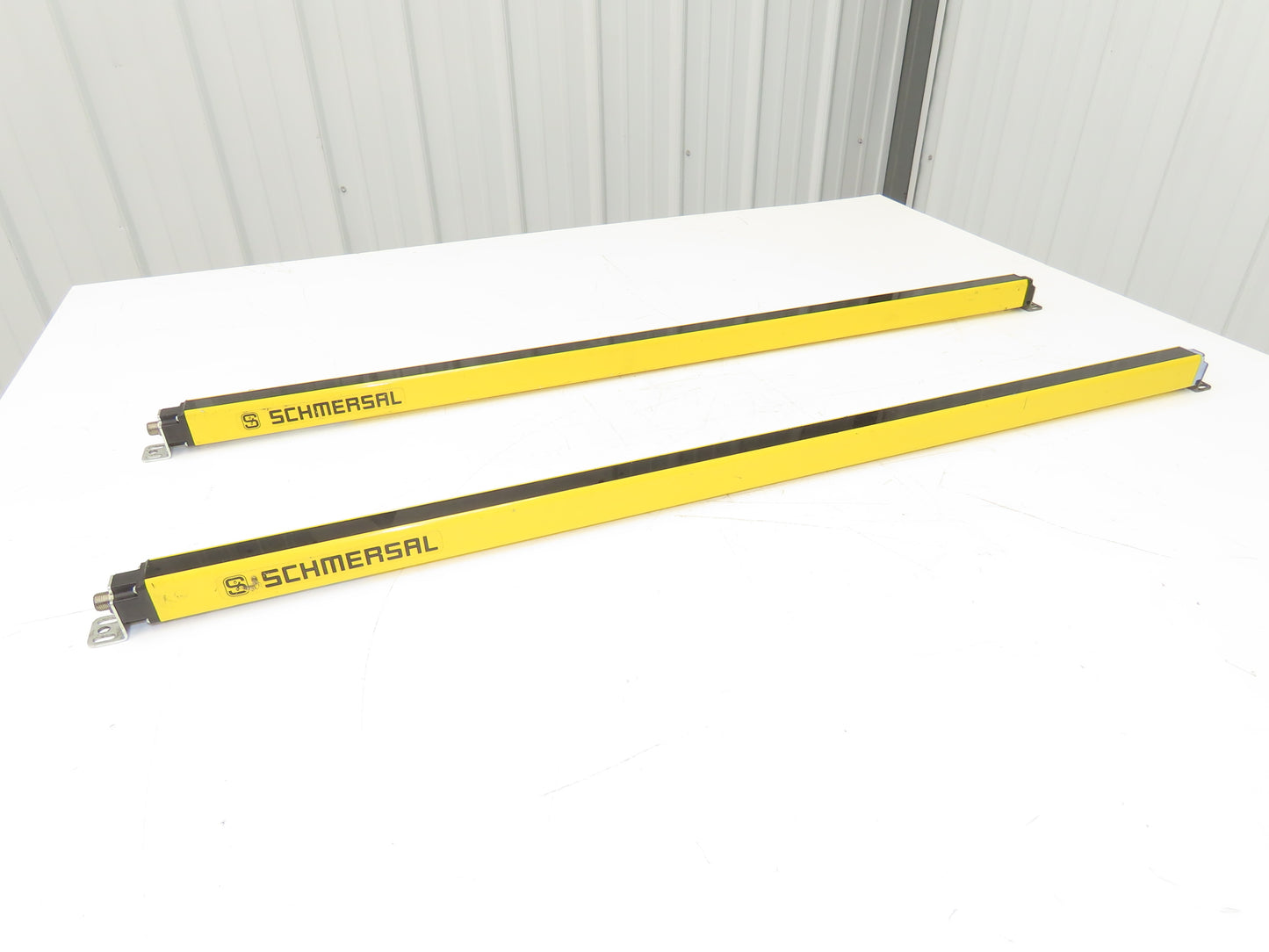 Schmersal SLC440COM-ER-0890-14 Safety Light Curtain Transmitter & Receiver Set