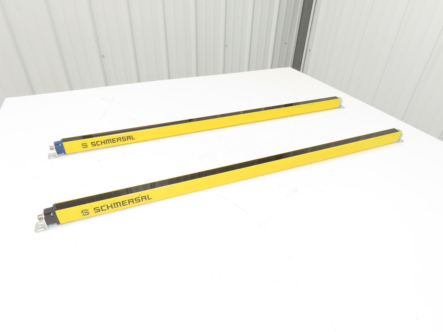 Schmersal SLC440COM-ER-0890-14 Safety Light Curtain Transmitter & Receiver Set