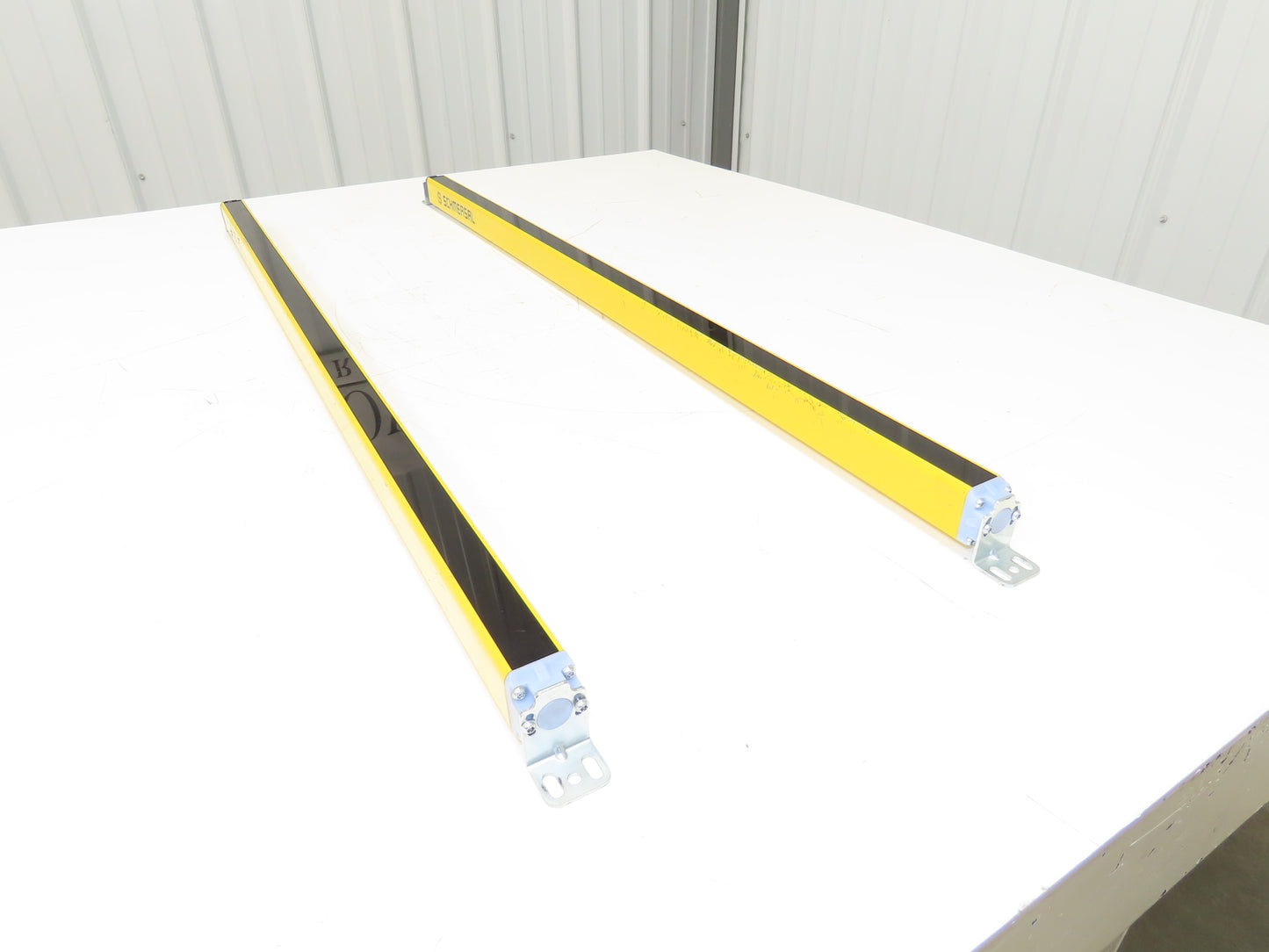 Schmersal SLC440COM-ER-0890-14 Safety Light Curtain Transmitter & Receiver Set