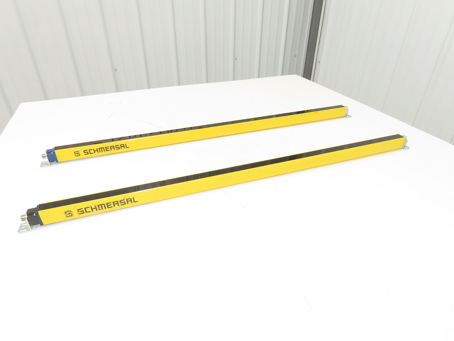Schmersal SLC440COM-ER-0890-14 Safety Light Curtain Transmitter & Receiver Set