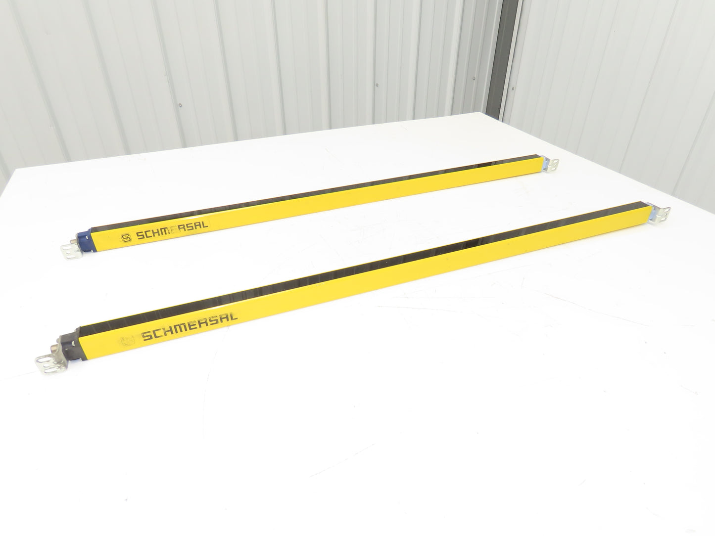 Schmersal SLC440COM-ER-0890-14 Safety Light Curtain Transmitter & Receiver Set