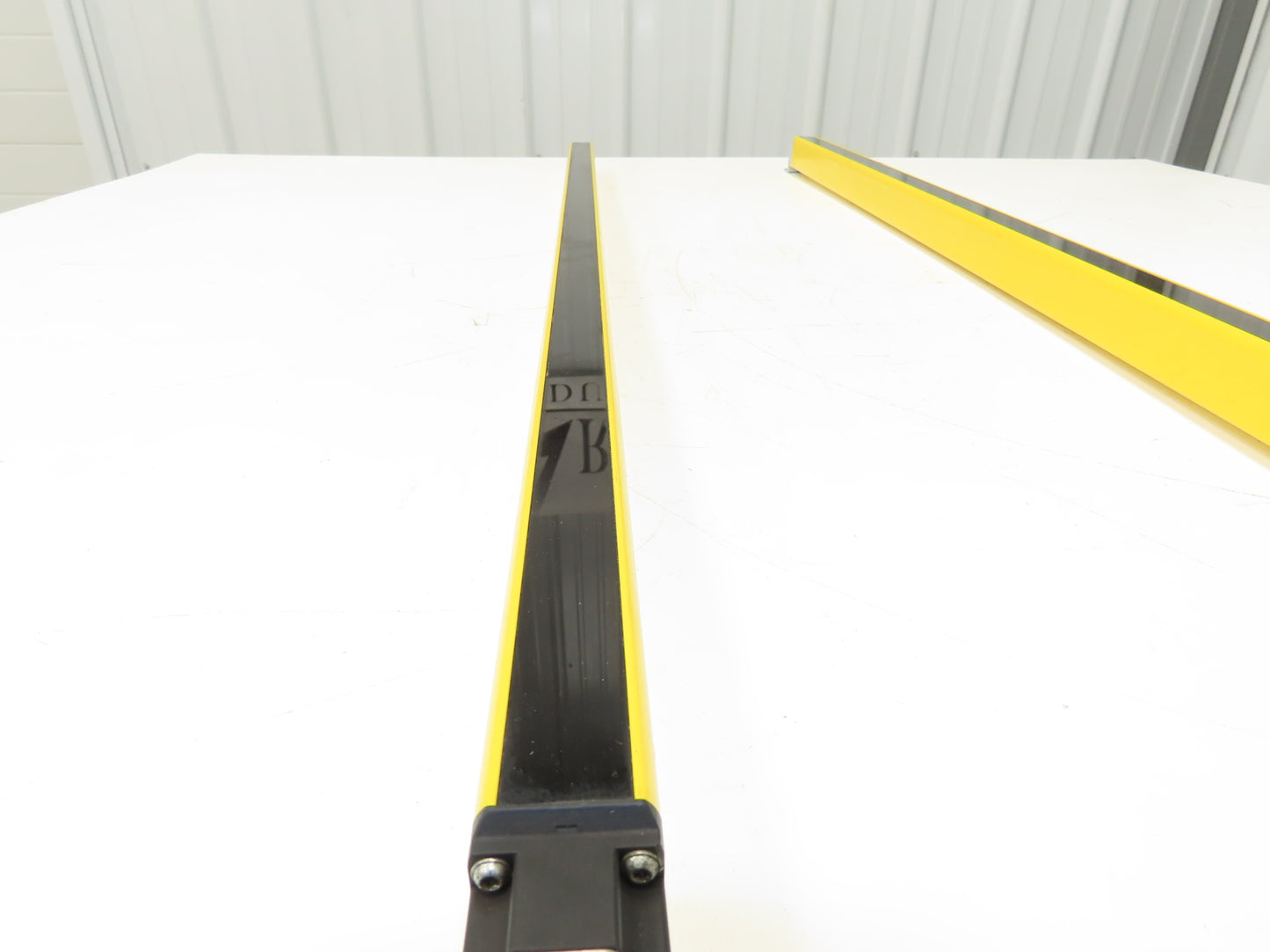 Schmersal SLC440COM-ER-0890-14 Safety Light Curtain Transmitter & Receiver Set