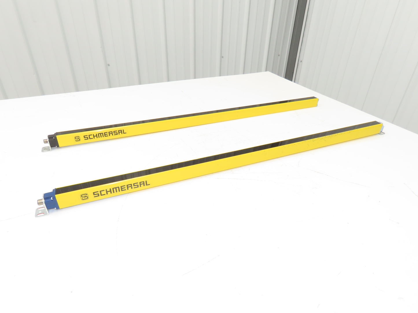 Schmersal SLC440COM-ER-0890-14 Safety Light Curtain Transmitter & Receiver Set